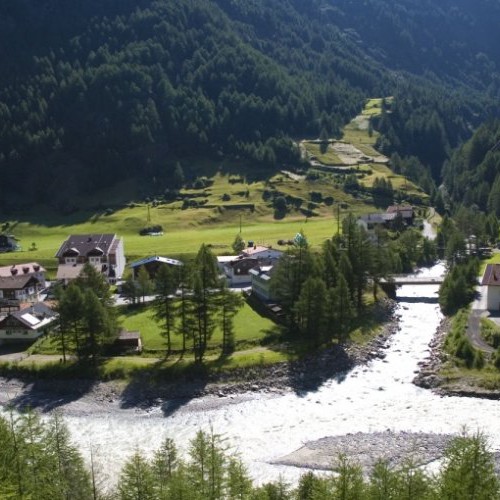 Uitzicht op Zwieselstein in de zomer